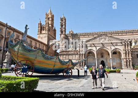 Festival Wagen voller Stadtpatron, Santa Rosalia, Cattedrale di Palermo, Palermo, Sizilien, Italien Stockfoto