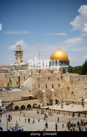 Blick auf die Klagemauer bekannt auch als der Westwand und die Kuppel der Moschee Rock, Jerusalem, Israel. Stockfoto