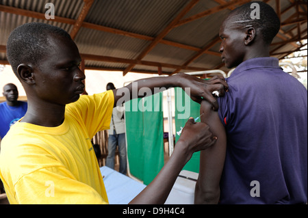 SOUTH SUDAN Lakes State, Rumbek, Gesundheitszentrum, Impfungs- und Immunisierungsprogramm für Erwachsene Stockfoto