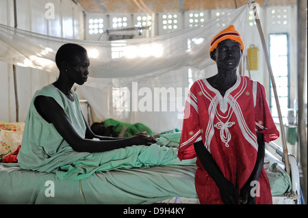 Der Süden des Sudan, Bahr al Ghazal region, Seen, Krankenhaus Maria Immaculata DOR der Comboni Missionare in der Dinka Dorf Mapuordit, Behandlung von Malaria und anderen tropischen Krankheiten, Moskitonetz Stockfoto