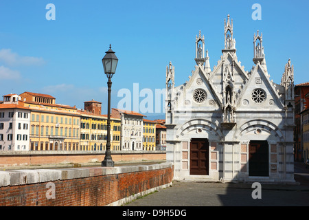 Kirche Santa Maria della Spina am Fluss Arno Bank in Pisa, Italien. Stockfoto