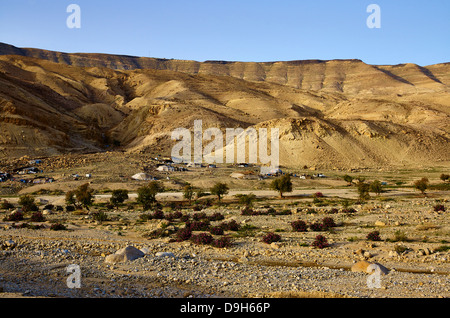 Beduinenzelte im Wadi al-Hasa mit Tannur Staudamm, Karak / Tafilah Provinz, Jordanien, Naher Osten Stockfoto