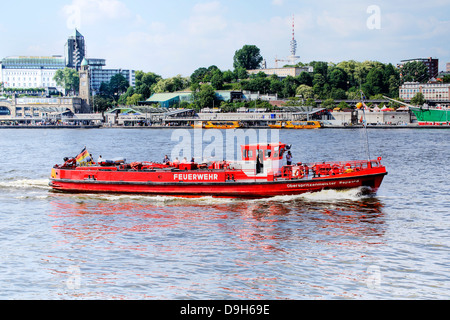 Feuer-Boot im Hamburger Hafen Stockfoto