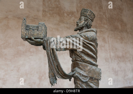 Statue von König William II bietet die Kirche Jungfrau Maria, Norman Kathedrale von Monreale, in der Nähe von Palermo, Sizilien, Italien Stockfoto