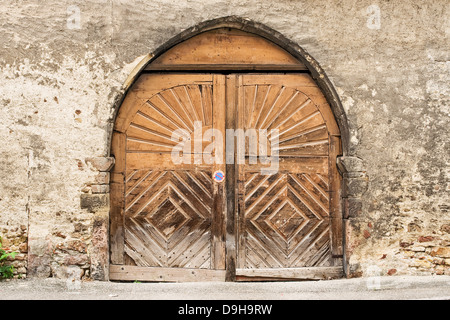 Altes Holztor, alte Holztor, Stockfoto