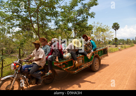 Öffentliche Verkehrsmittel in ländlichen Kambodscha in der Provinz Kampot Stockfoto