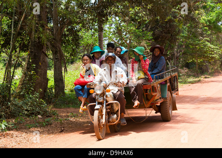 Öffentliche Verkehrsmittel in ländlichen Kambodscha in der Provinz Kampot Stockfoto