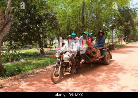 Öffentliche Verkehrsmittel in ländlichen Kambodscha in der Provinz Kampot Stockfoto