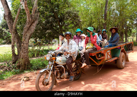 Öffentliche Verkehrsmittel in ländlichen Kambodscha in der Provinz Kampot Stockfoto