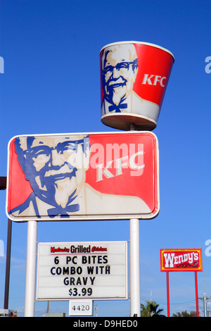 Las Vegas Nevada, West Sahara Avenue, KFC, Wendy's, Fast Food, Restaurants, Restaurants, Restaurants, Restaurants, Restaurants, Cafés, Wettbewerben, Schildern, Unternehmen, Bezirk, NV13032702 Stockfoto