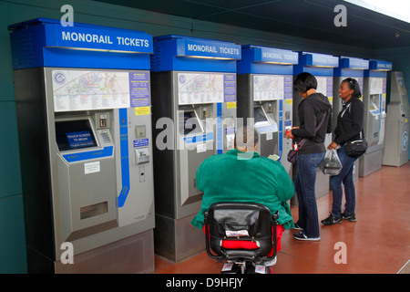 Las Vegas Nevada, The Strip, Las Vegas Monorail, Harrah's Imperial Palace Station, Ticketautomaten, Selbstbedienung, schwarze Frauen, mit, Mann Stockfoto