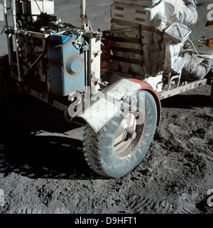 Eine Nahansicht des lunar roving Fahrzeugs während Apollo 17 EVA. Stockfoto