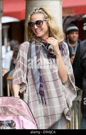 Heidi Klum genießen einen Familienausflug im The Grove in West Hollywood Los Angeles, Kalifornien - 19.03.11 Stockfoto