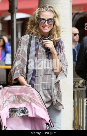 Heidi Klum genießen einen Familienausflug im The Grove in West Hollywood Los Angeles, Kalifornien - 19.03.11 Stockfoto