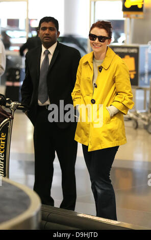 Bryce Dallas Howard Ankunft am LAX Flughafen auf einem Flug von New York City, Los Angeles, Kalifornien - 19.03.11 Stockfoto