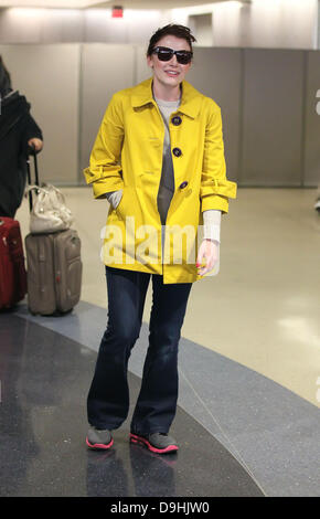Bryce Dallas Howard Ankunft am LAX Flughafen auf einem Flug von New York City, Los Angeles, Kalifornien - 19.03.11 Stockfoto