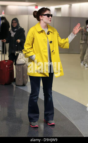 Bryce Dallas Howard Ankunft am LAX Flughafen auf einem Flug von New York City, Los Angeles, Kalifornien - 19.03.11 Stockfoto