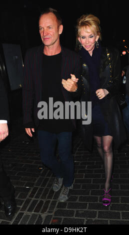 Sting, richtiger Name Gordon Sumner, und Frau Trudie Styler außerhalb der Box Nachtclub und Kabarett in Soho London, England - 19.03.11 Stockfoto