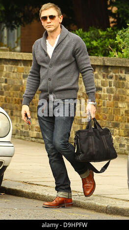 Daniel Craig auf dem Weg zu einem Fotoshooting London, England - 22.03.11 Stockfoto