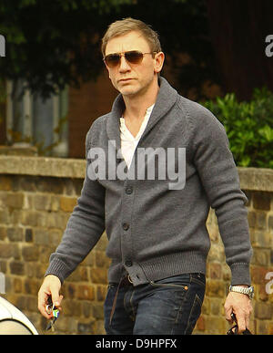 Daniel Craig auf dem Weg zu einem Fotoshooting London, England - 22.03.11 Stockfoto