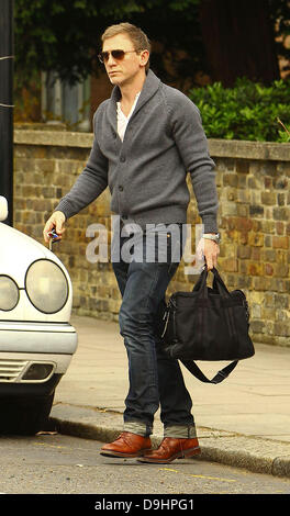 Daniel Craig auf dem Weg zu einem Fotoshooting London, England - 22.03.11 Stockfoto