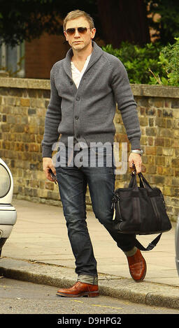 Daniel Craig auf dem Weg zu einem Fotoshooting London, England - 22.03.11 Stockfoto