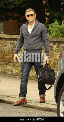 Daniel Craig auf dem Weg zu einem Fotoshooting London, England - 22.03.11 Stockfoto