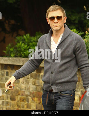 Daniel Craig auf dem Weg zu einem Fotoshooting London, England - 22.03.11 Stockfoto