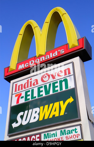 Las Vegas Nevada, Sahara Avenue, Schild, Logo, McDonald's, Burger, Hamburger, Franchise, Fast Food, Restaurant Restaurants Essen Essen gehen Café Cafés Bistro, Stockfoto