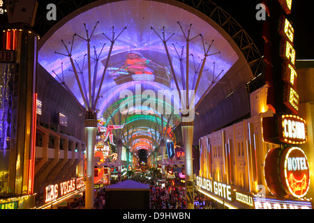 Las Vegas Nevada, Downtown, Fremont Street Experience, Fußgängerzone, Nachtabend, Neonschilder, Viva Vision Baldachin, Lichtshow, NV130329150 Stockfoto