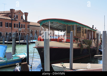 Das Vaporetto Hausboot in Venedig (Insel Giudecca), einer dänischen Familie zu Hause. Stockfoto