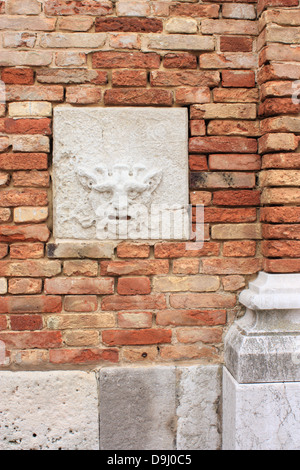 Bocca di Leone (Löwenmaul) Briefkasten, 15. Jahrhundert-Kündigung-Box in der Kirche Chiesa di San Martino Stockfoto