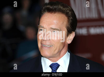 Arnold Schwarzenegger Mikhail Gorbachev Geschenk zum 80. Geburtstag-Gala-Konzert in der Royal Albert Hall - Ankünfte statt. London, England - 30.03.11 Stockfoto