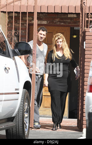 Maksim Chmerkovskiy und Kirstie Alley verlassen ein Tanzstudio nach Proben für "Dancing with the Stars" Los Angeles, Kalifornien - 30.03.11 Stockfoto