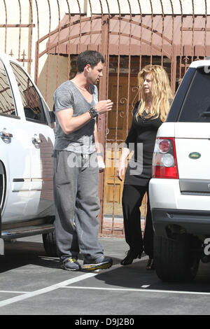 Maksim Chmerkovskiy und Kirstie Alley verlassen ein Tanzstudio nach Proben für "Dancing with the Stars" Los Angeles, Kalifornien - 30.03.11 Stockfoto