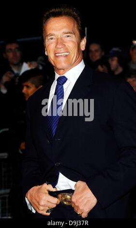 Arnold Schwarzenegger Mikhail Gorbachev Geschenk zum 80. Geburtstag-Gala-Konzert in der Royal Albert Hall - Ankünfte statt.  London, England - 30.03.11 Stockfoto