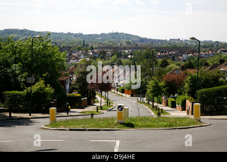 Ansicht West Hügel hinunter zum Preston und Egge auf dem Hügel in der Ferne, London, UK Stockfoto