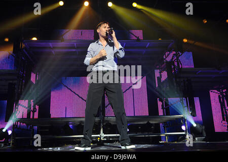 Worlds Apart erklingt in der Runde Jahre 90 Konzert im Le Zenith Paris, Frankreich - 01.04.11 Stockfoto