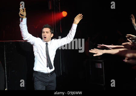 Worlds Apart erklingt in der Runde Jahre 90 Konzert im Le Zenith Paris, Frankreich - 01.04.11 Stockfoto