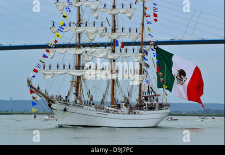 Cuauhtémoc: drei Masten Viermastbark (1982), Heimathafen: Acapulco (Mexiko). Während "Armada Rouen 2013", auf der Seine. Stockfoto