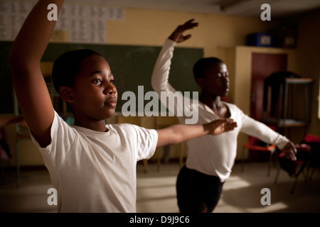 Hlengisa Primary School bietet außerschulische Tanz Ausbildung sozial benachteiligte Kinder in Nyanga Township Cape Town South Stockfoto