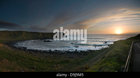Sonnenuntergang am Giant's Causeway, County Antrim, Nordirland, Vereinigtes Königreich Stockfoto