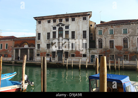 Ein altes Gebäude in der Notwendigkeit der Reparatur an Murano Venedig Italien Stockfoto