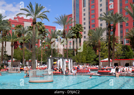 Las Vegas Nevada, The Strip, South Las Vegas Boulevard, Flamingo Las Vegas Hotel & Casino, Poolbereich, Sonnenanbeter, Gäste, NV130401026 Stockfoto