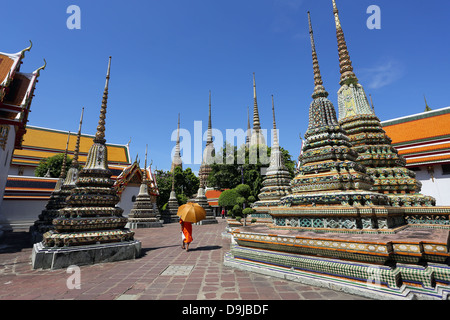 Turmspitzen der Chedis im Tempel Wat Pho, Bangkok, Thailand Stockfoto