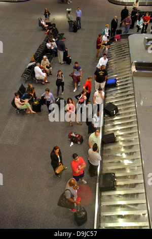 Las Vegas Nevada, McCarran International Airport, LAS, Terminal, über Kopf, Gepäckausgabe-Bereich, Gepäck, Koffer, Förderband, ankommende Passagiere, Besucher Stockfoto