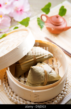 Reis Knödel oder Mytisches. Traditionelle gedämpften klebrigen Klebreis Knödel. Chinesisches Essen-Dim-Sum. Asiatische Küche. Stockfoto