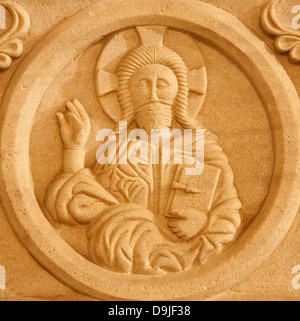 PALERMO - 8. APRIL: Erleichterung des Christus Pantokrator aus einem der mittelalterliche Gräber unter Dom Stockfoto