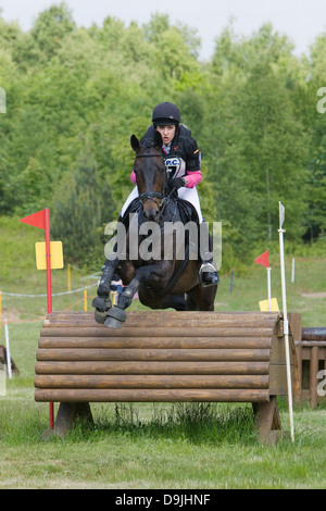 Ein Konkurrent, die Teilnahme an einer ein-Tages-Veranstaltung. Die Veranstaltung besteht aus Dressur-, Spring- und Cross Country. Stockfoto