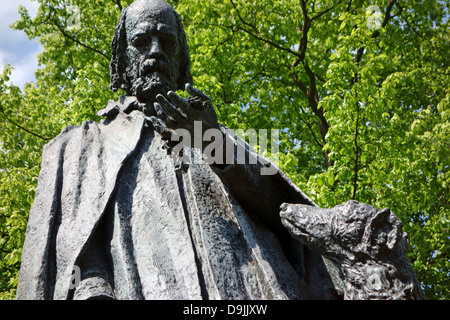 Statue von Lord Alfred Tennyson in Lincoln, England Stockfoto